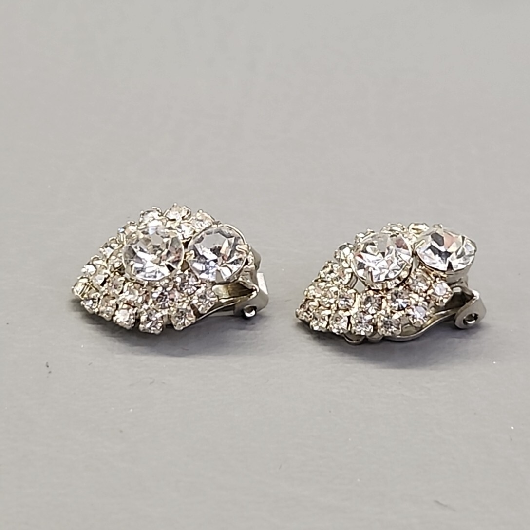 Vintage Rhinestone Clip On Earrings Clear Silver Tone Wedding Prom 1950s 2cm