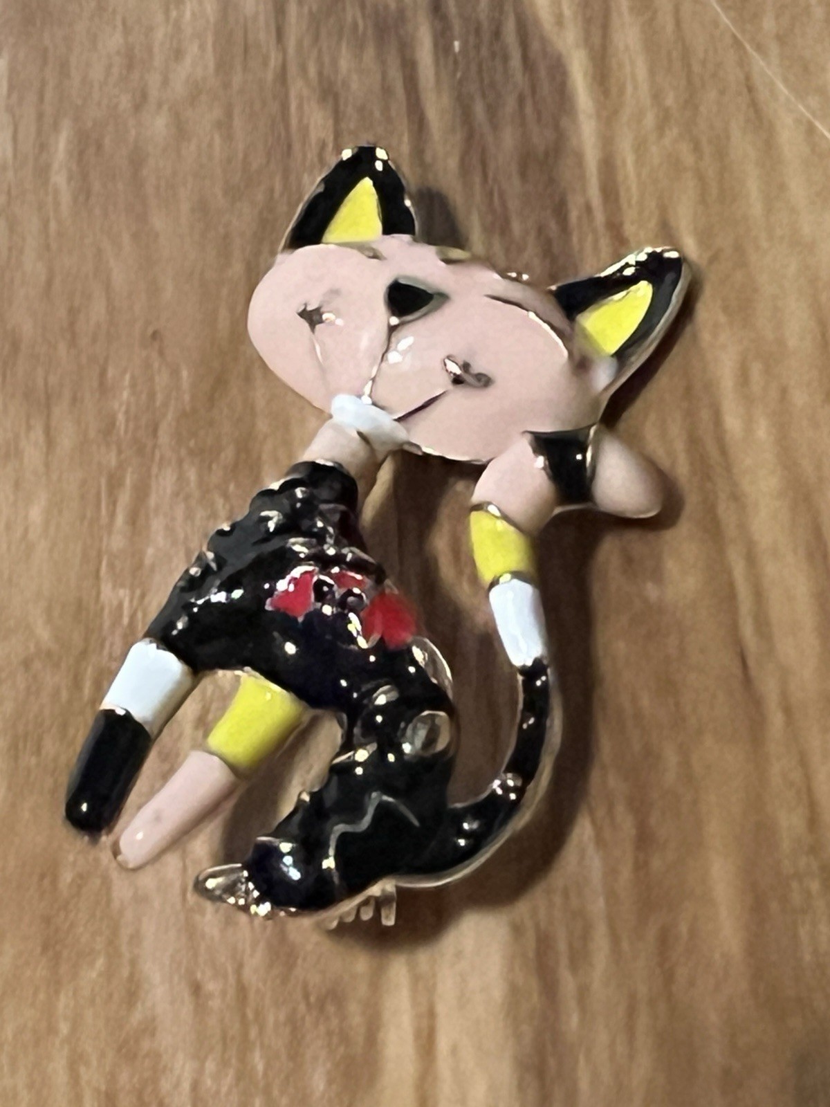 Black Red Yellow Gold Tone Metal Cat Brooch