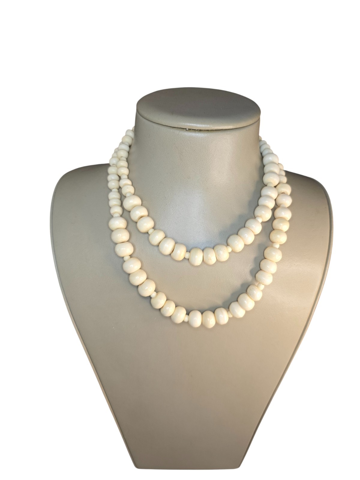 Stephan & Co Women’s Trendy Double Strand Beige Silver Resin Necklace NWT