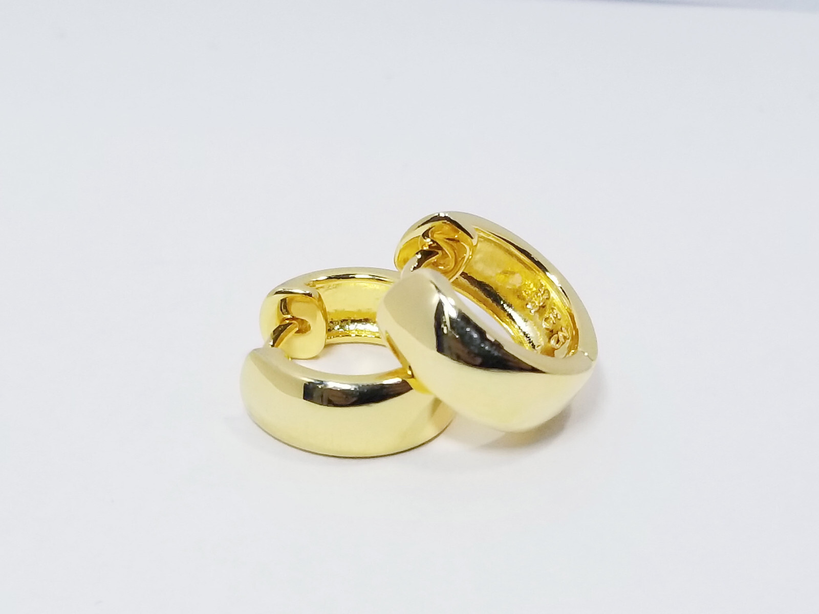 Em + Liv The Comet Huggies Earrings