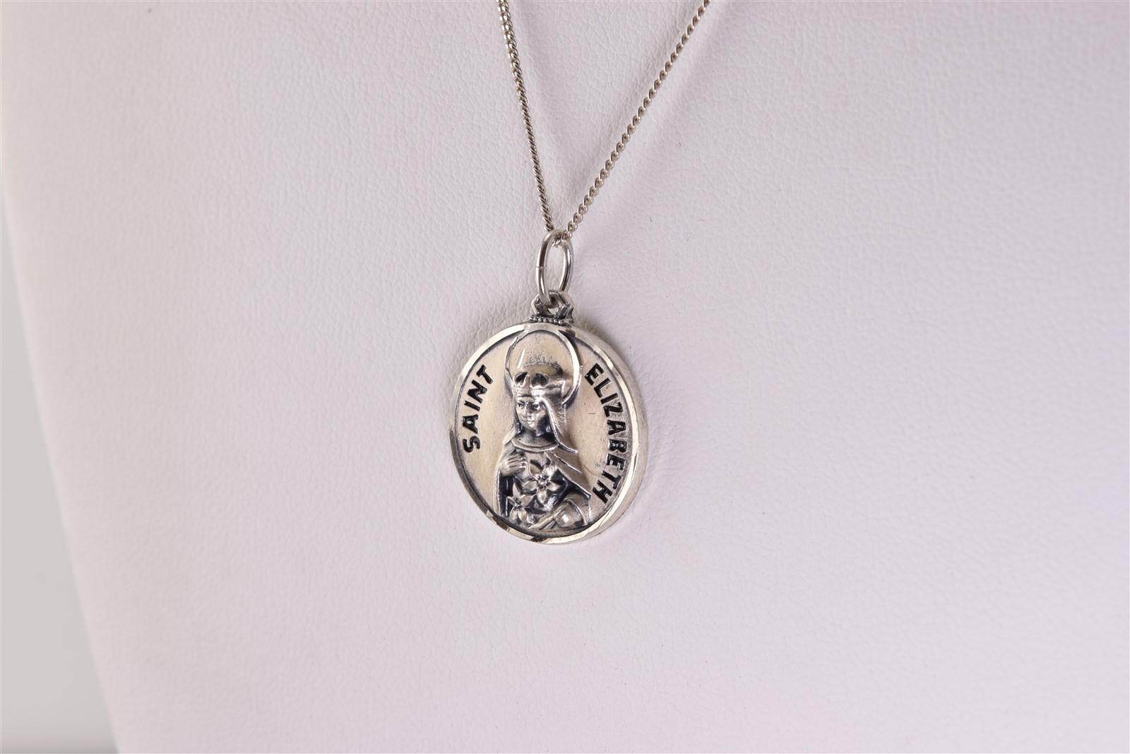 Vintage Creed Sterling Silver 19mm Saint Elizabeth Medal 925 Pendant 16″ Chain
