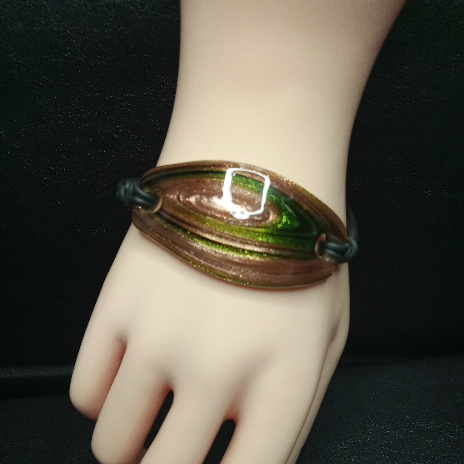 MURANO GLASS Gold/Green Rubber Cord Bracelet. 6312