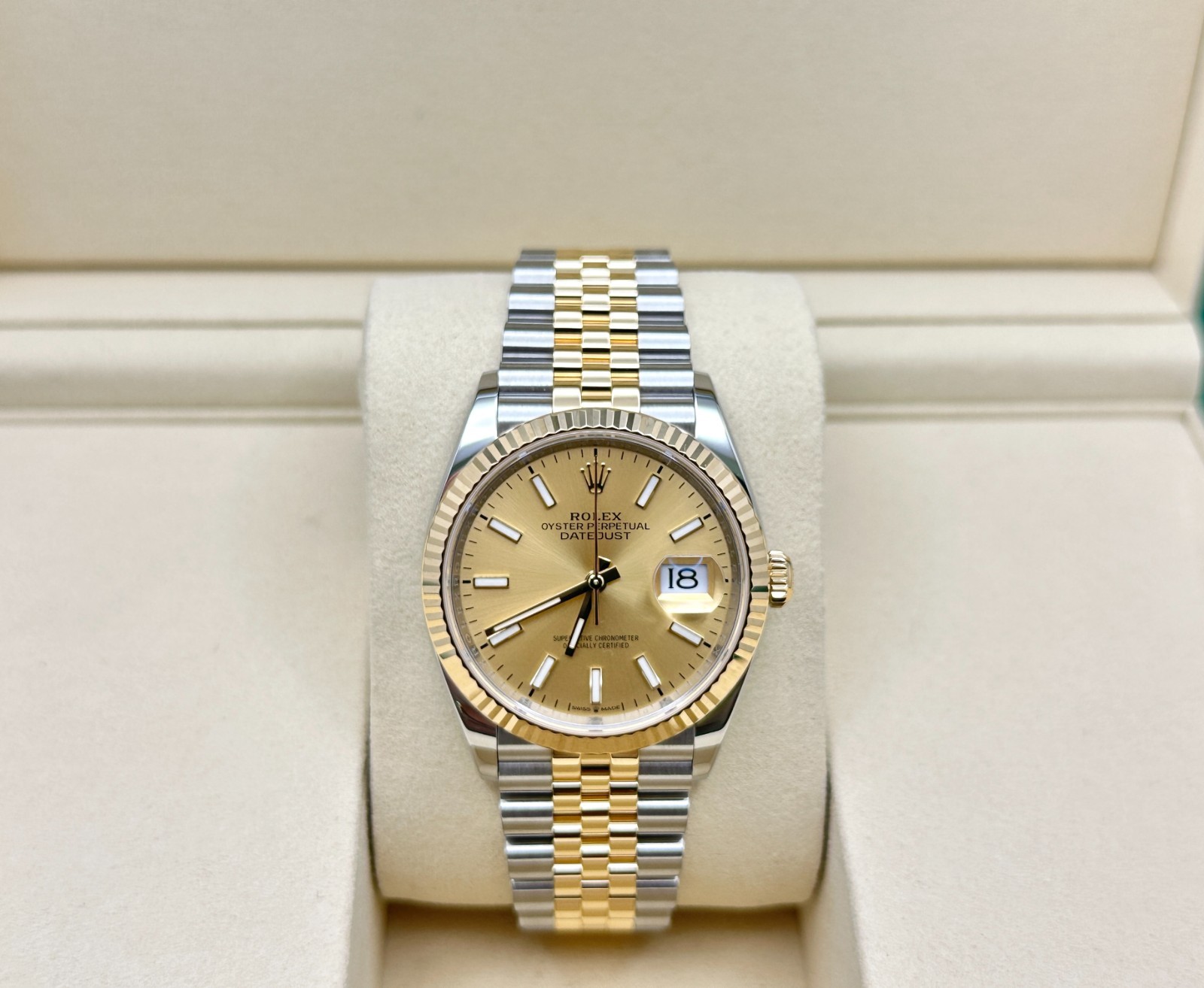 2025 Rolex Datejust 126233 36mm Champagne Dial 18K Gold Steel Box Paper Jubilee
