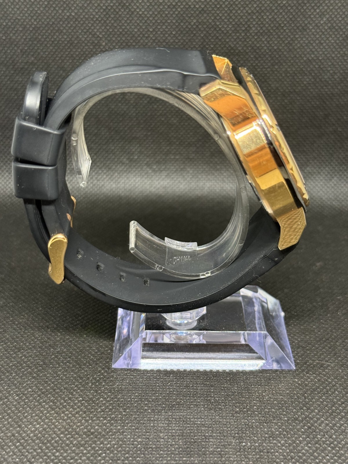Bulova Marine Star 98B104 Mens Watch Gold Case Blk Rubber Strap 44mm Running