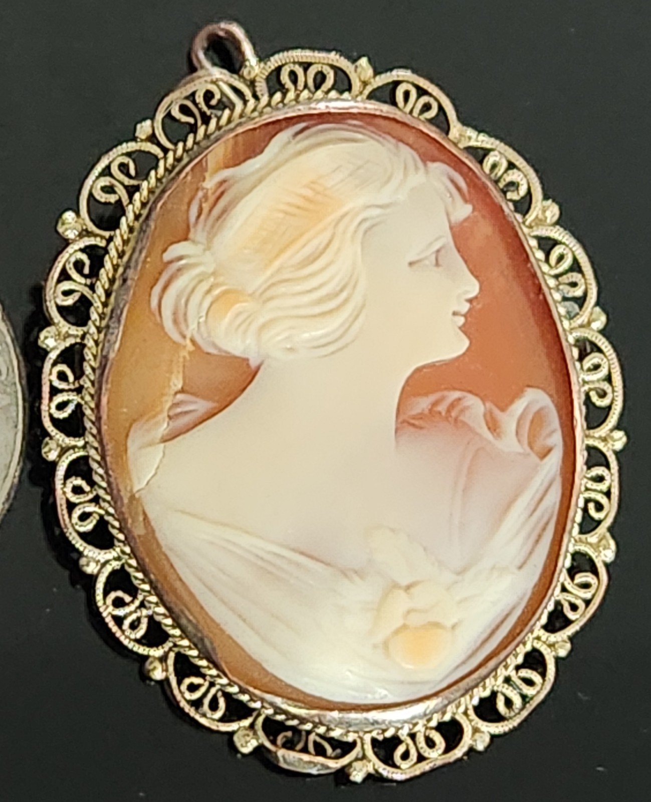 VTG SHELL CAMEO PROFILE HIGH RELIEF CARVING FILLIGREE TRIMED PENDANT 1.5″