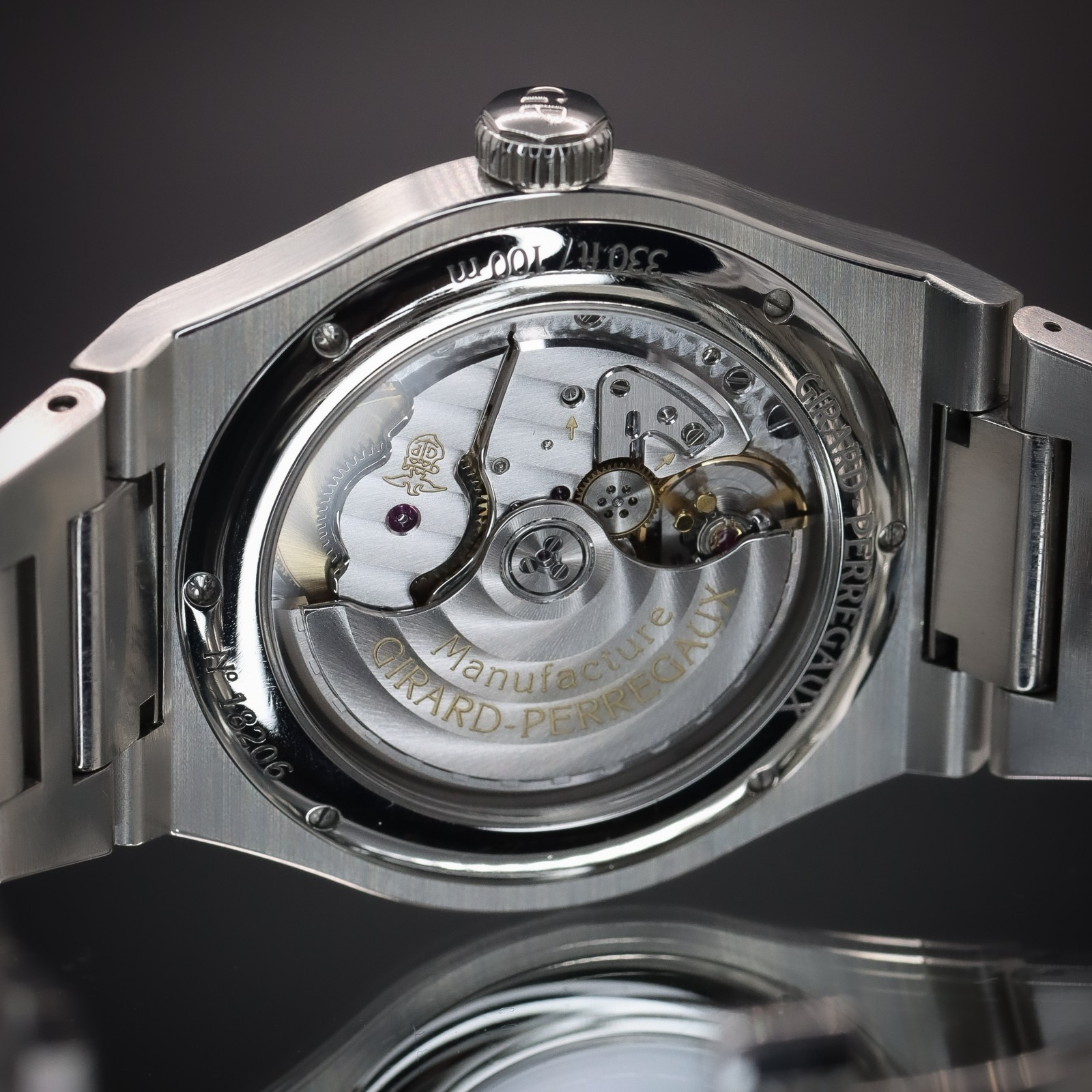 GIRARD-PERREGAUX Laureato 42 “Sunray Green” | Ref. 81010-11-3153-1CM | Full Set