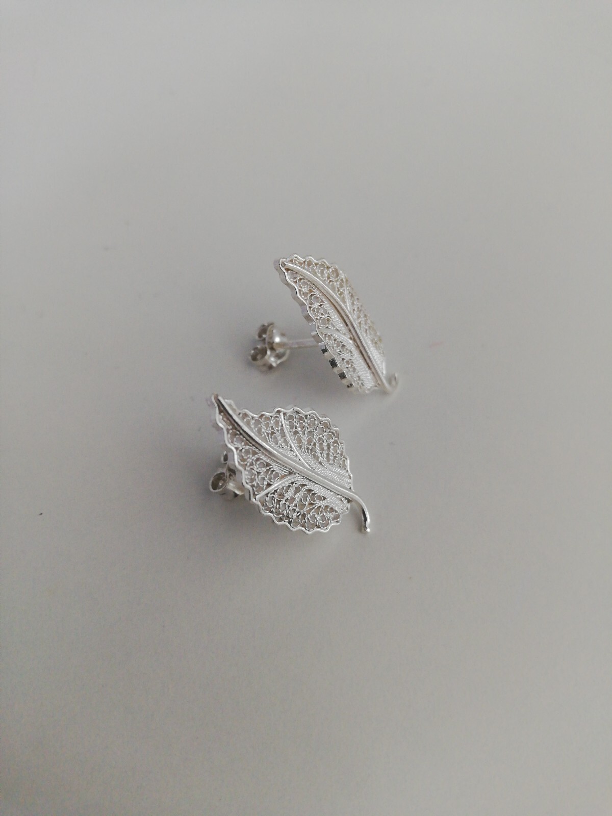Jara Women’s .970 Solid Silver Filigree Leaf Earrings New.
