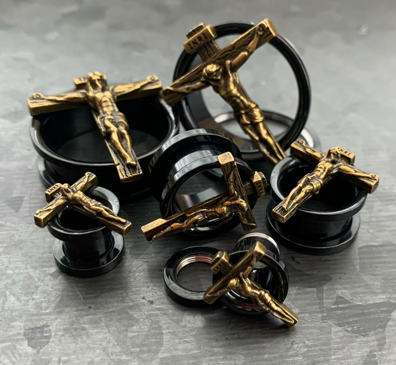 PAIR Jesus Crucifixion Screw Fit Tunnels Plugs Gold Black Steel Earlet Gauges