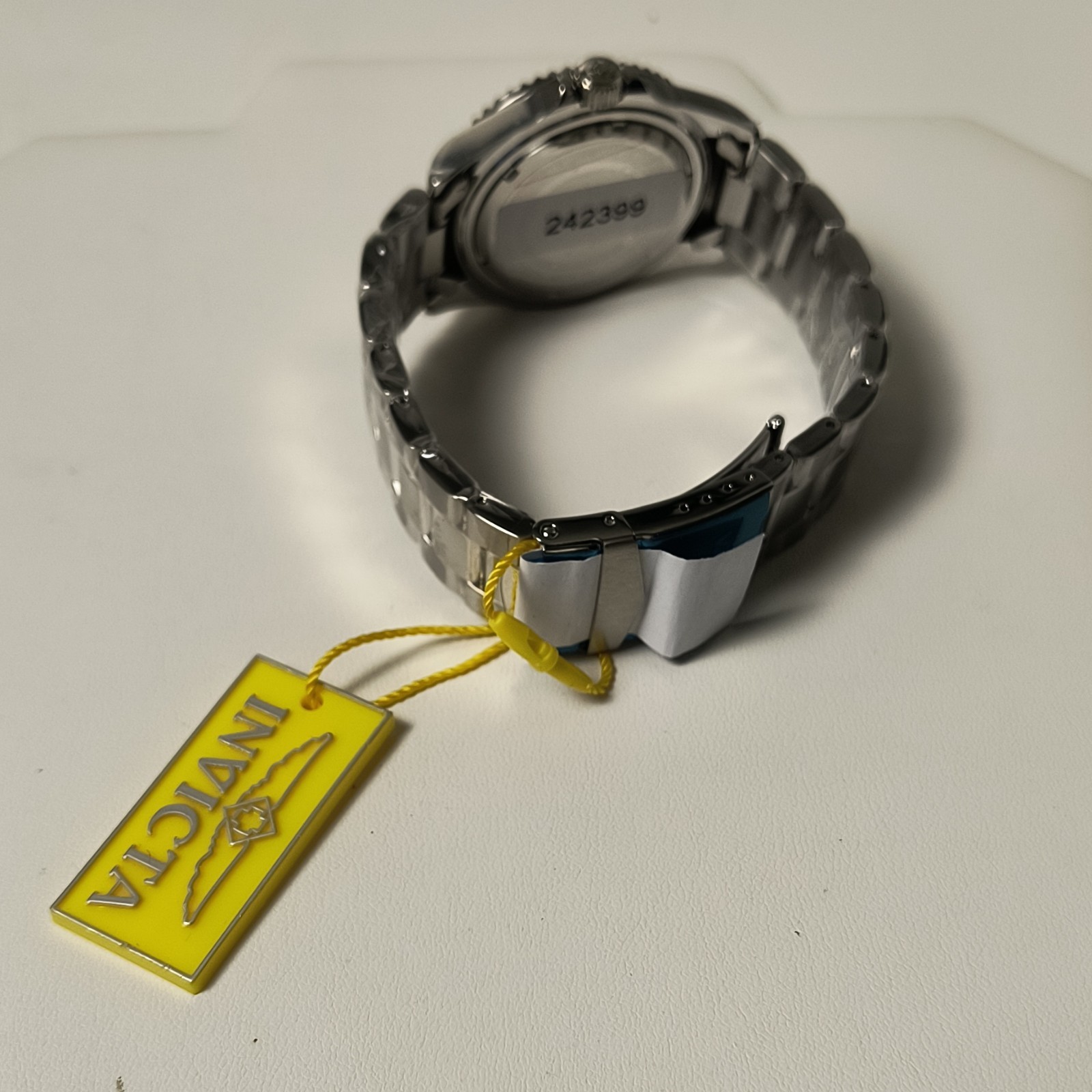 Invicta Pro Diver Quartz 100m Black Dial Green Bezel Date SS Bracelet Box