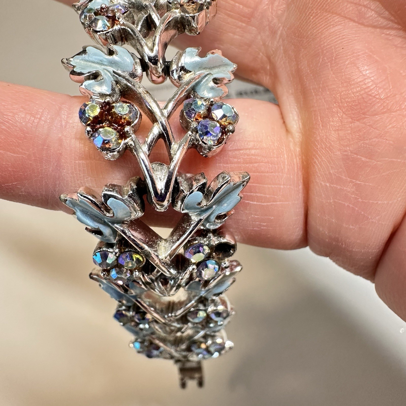 Vtg Coro Silvertone Dinner Bracelet Blue enamel Leaves & Aurora Borealis Berries