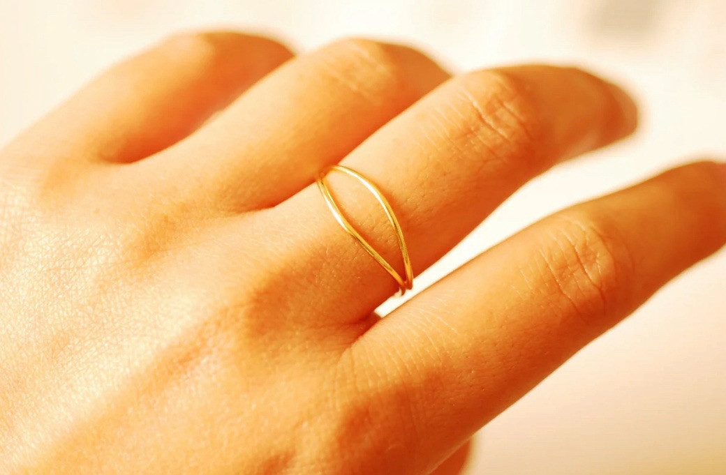 14K Gold Wave Ring. SZ: 6, 7, 8