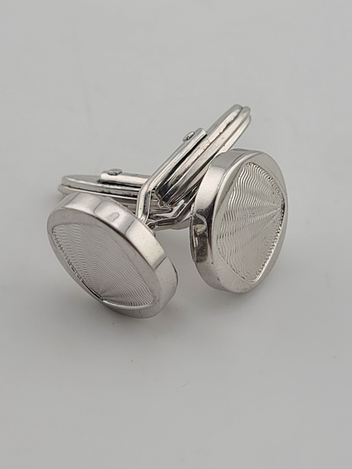 Vintage 1980’s Alfred Dunhill Sterling Silver Seashell Round Cufflinks England.