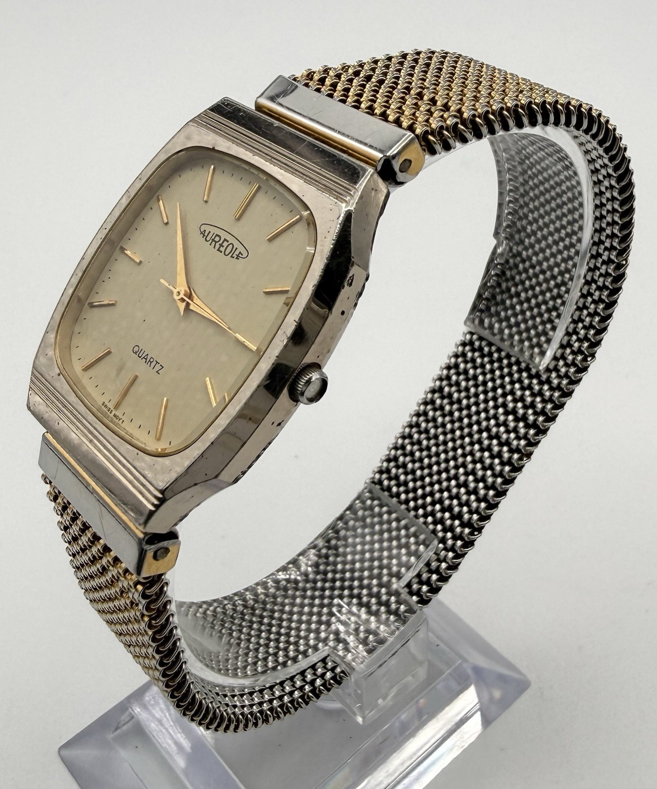 Aureole Quartz Gold Dial Wristwatch