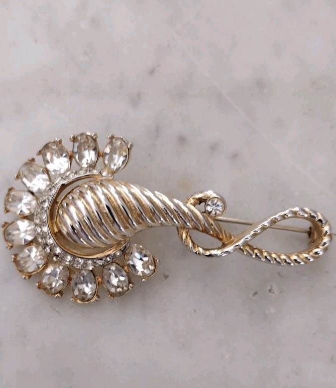 Vintage Clear Rhinestone Rope Style Brooch Gold Tone Estate 2 1/2 Inches