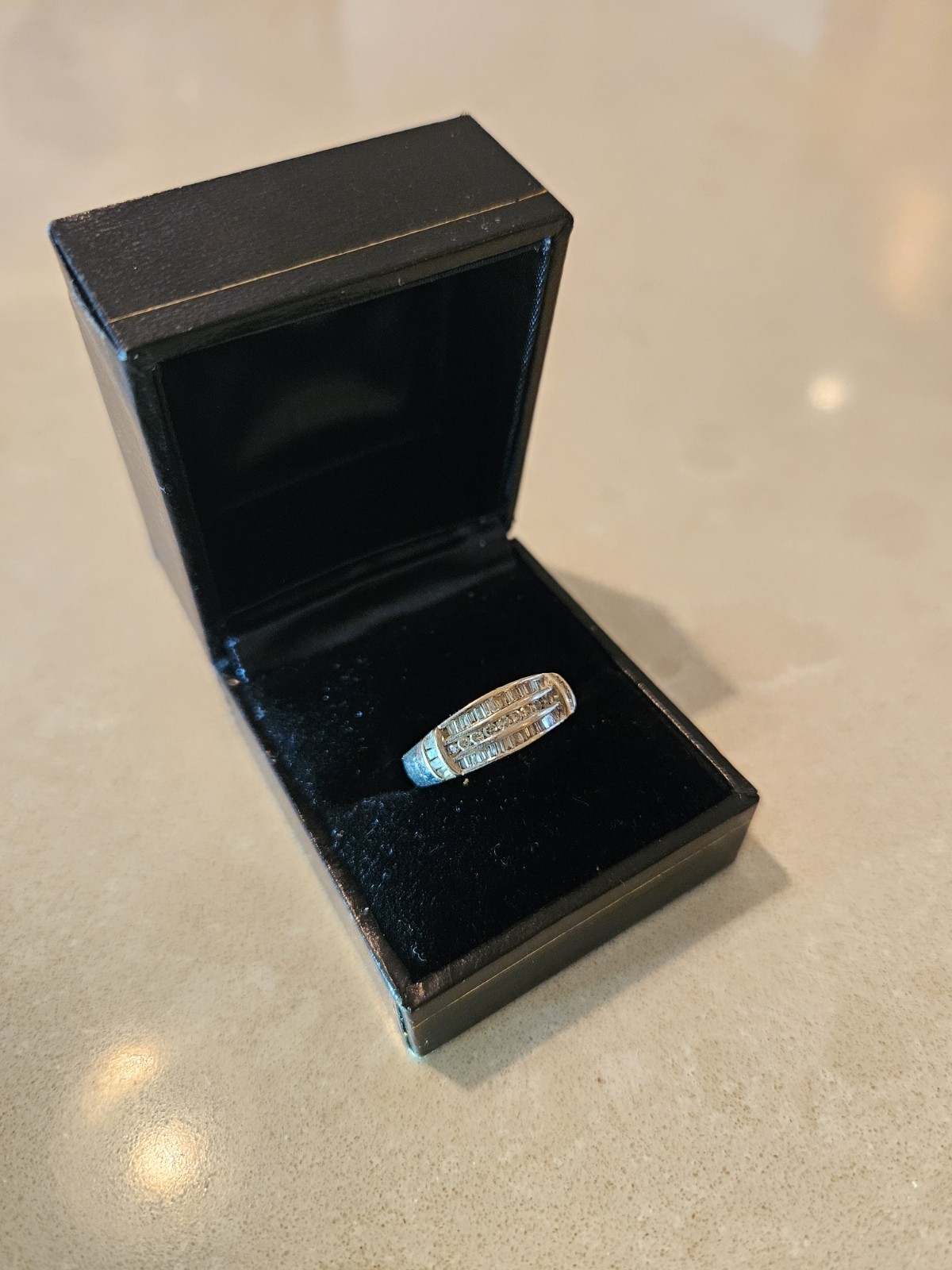 14k White Gold, And Diamonds Ring Sz. 6.5,3.2 Grams