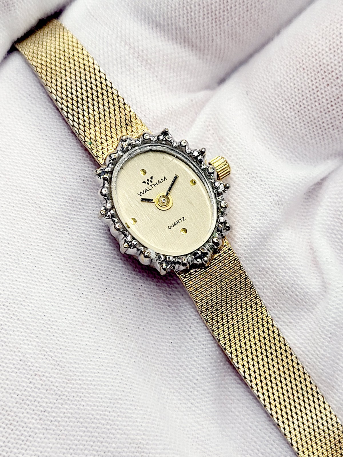 Waltham Ladies Watch Quartz 1990 Vintage Gold Tone Diamond Bezel Mesh Band RUNS