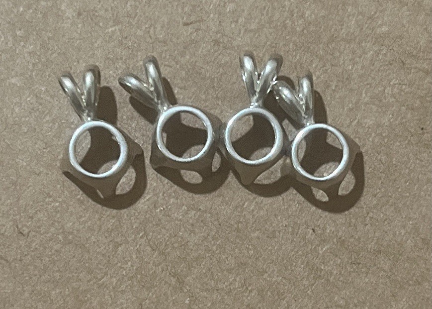 One 7mm Round ReadySet Pre-Notched Sterling Silver 4-Prong Pendant Setting