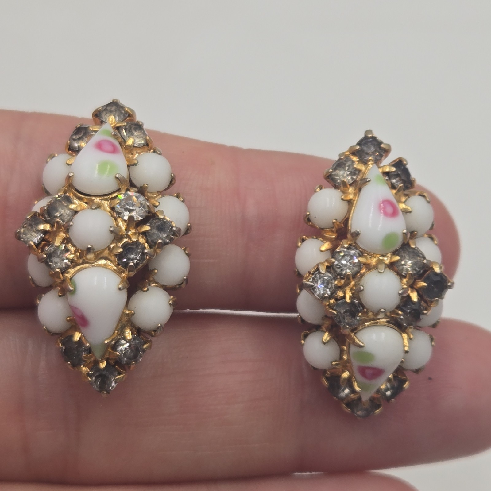 Vintage 1950s Milk Glass Rose Art Rhinestone Silver Tone Clip on Earrings 50-60s