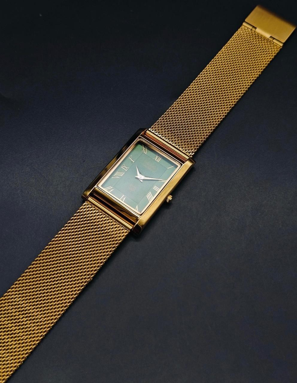 Vintage Seiko Slim Quartz Men’s Wrist Watch With Free DDP Shipping