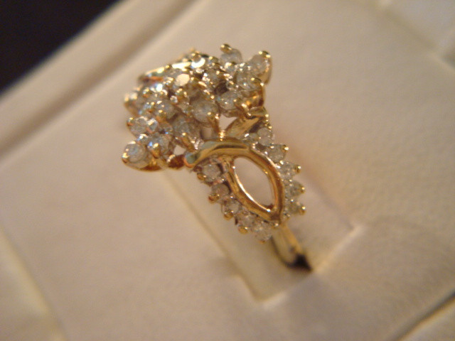 10K yg Diamond Cluster Ring – 3.6 Grams – Sz. 6.75 – .60cttw. Approximate (#S8VC