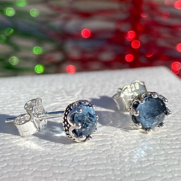 Brand New Genuine Pandora S925 BLUE Sparkling Crown Stud CZ Earrings 298311NMB