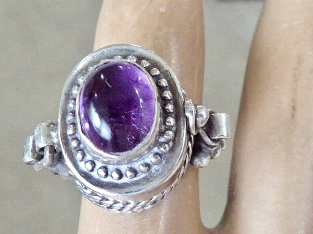 Vintage Taxco Mexico Sterling Silver Amethyst Poison Ring PILL BOX HINGED RING