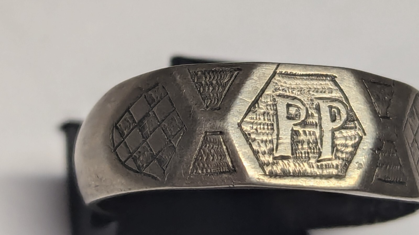 VINTAGE PP PHILIPPINES RING SIZE 9 1/2 SWEETHEART TRENCH ART
