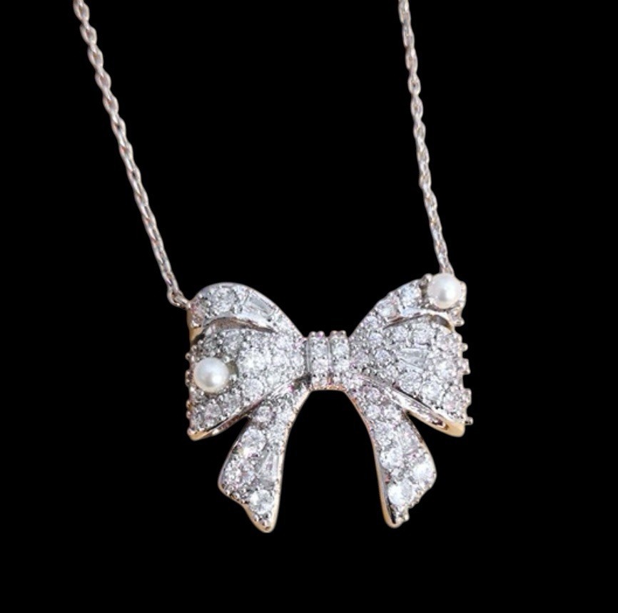New Krista Silver Bow Short Pendant Necklace in White Mix on Kendra Scott Card