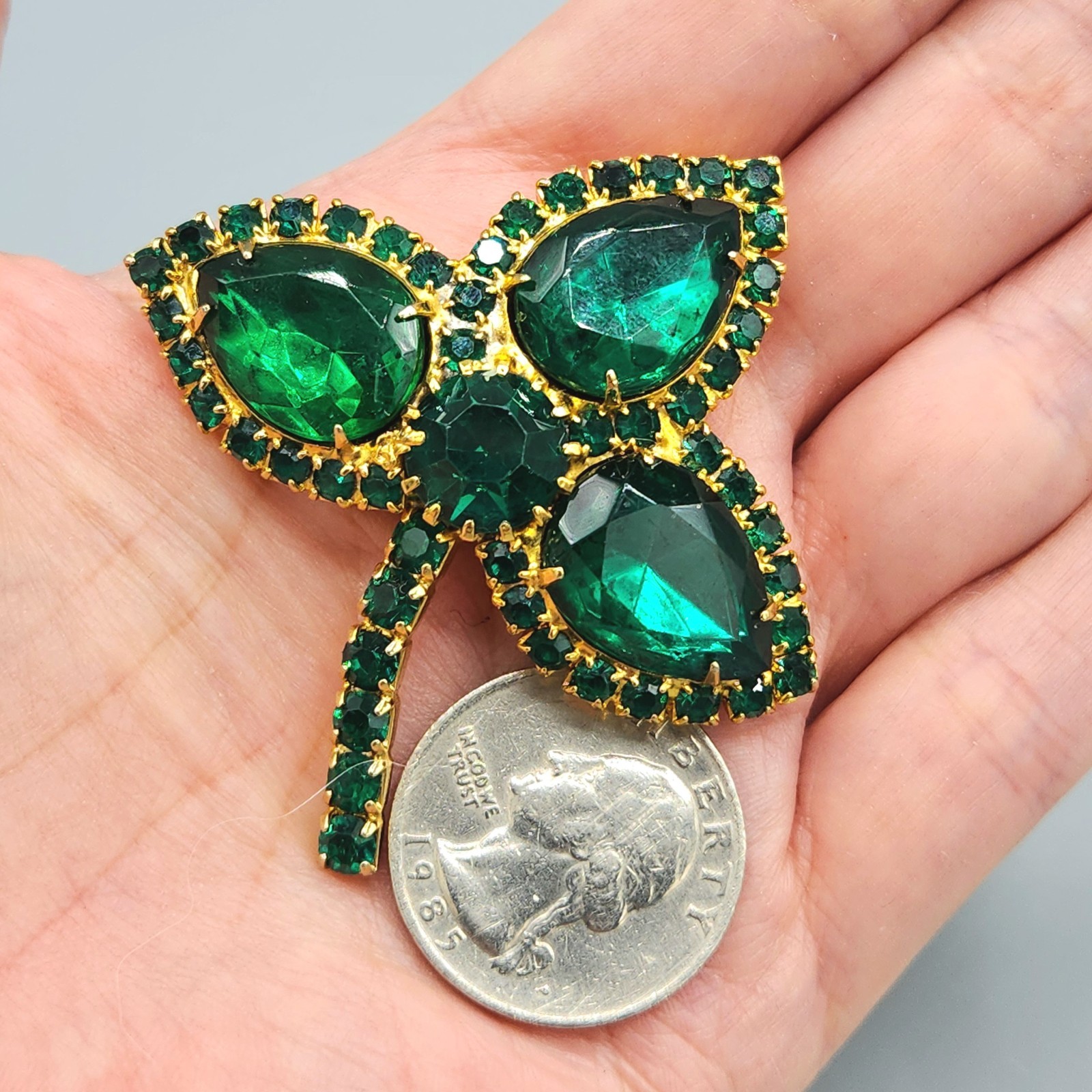 Vintage Green Teardrop Halo Rhinestone Gold Tone Three Leaf Brooch