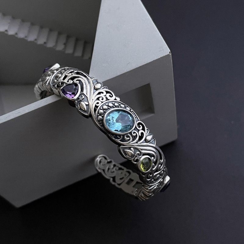 Vintage openwork carved bracelet