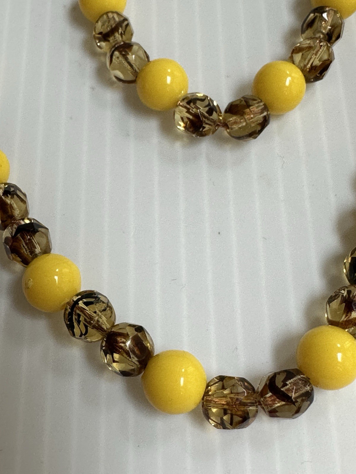 VINTAGE 1970s CAROLEE YELLOW BROWN ACRYLIC FACETED GLASS BEADS 40”LONG NECKLACE