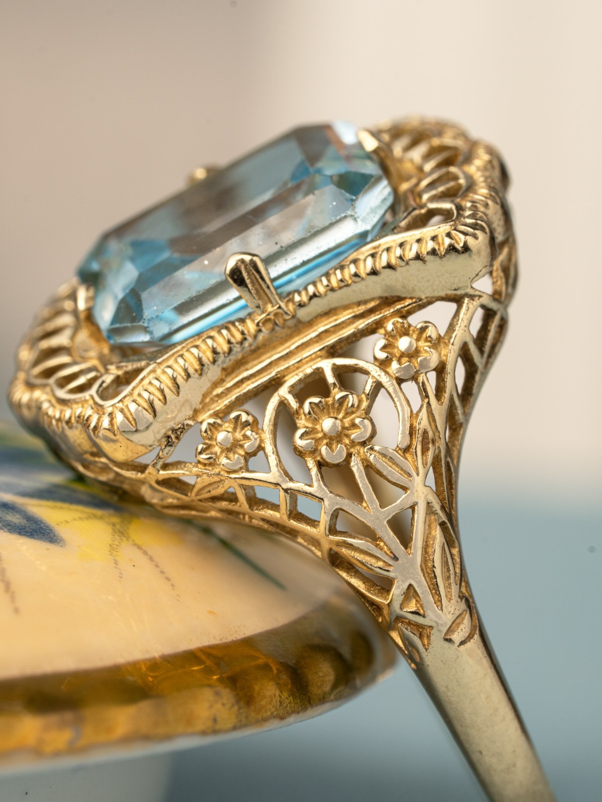 9K Yellow Gold Solid Blue Topaz Edwardian Style Filigree Cocktail Ring