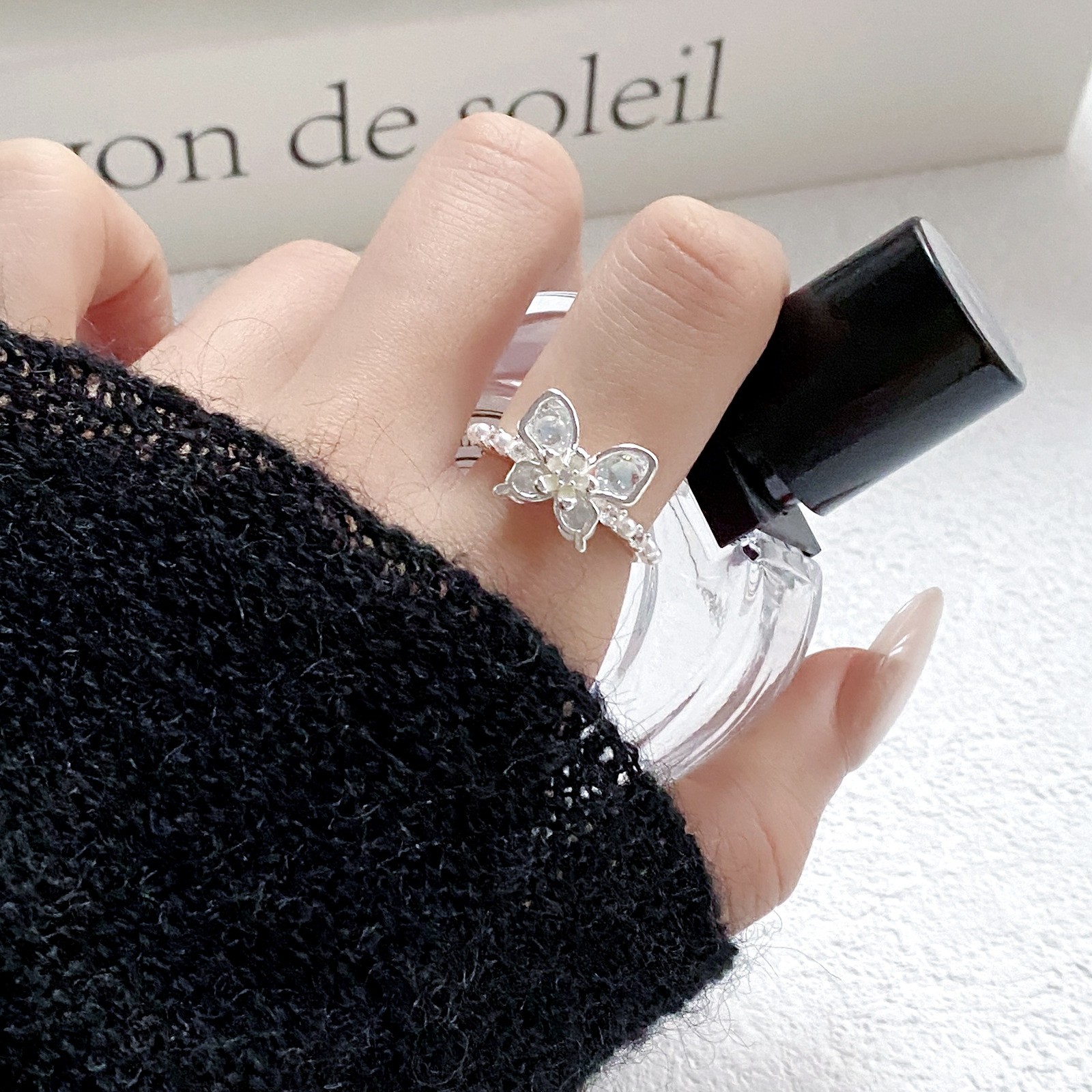 Compact, sweet, and fresh opening ring