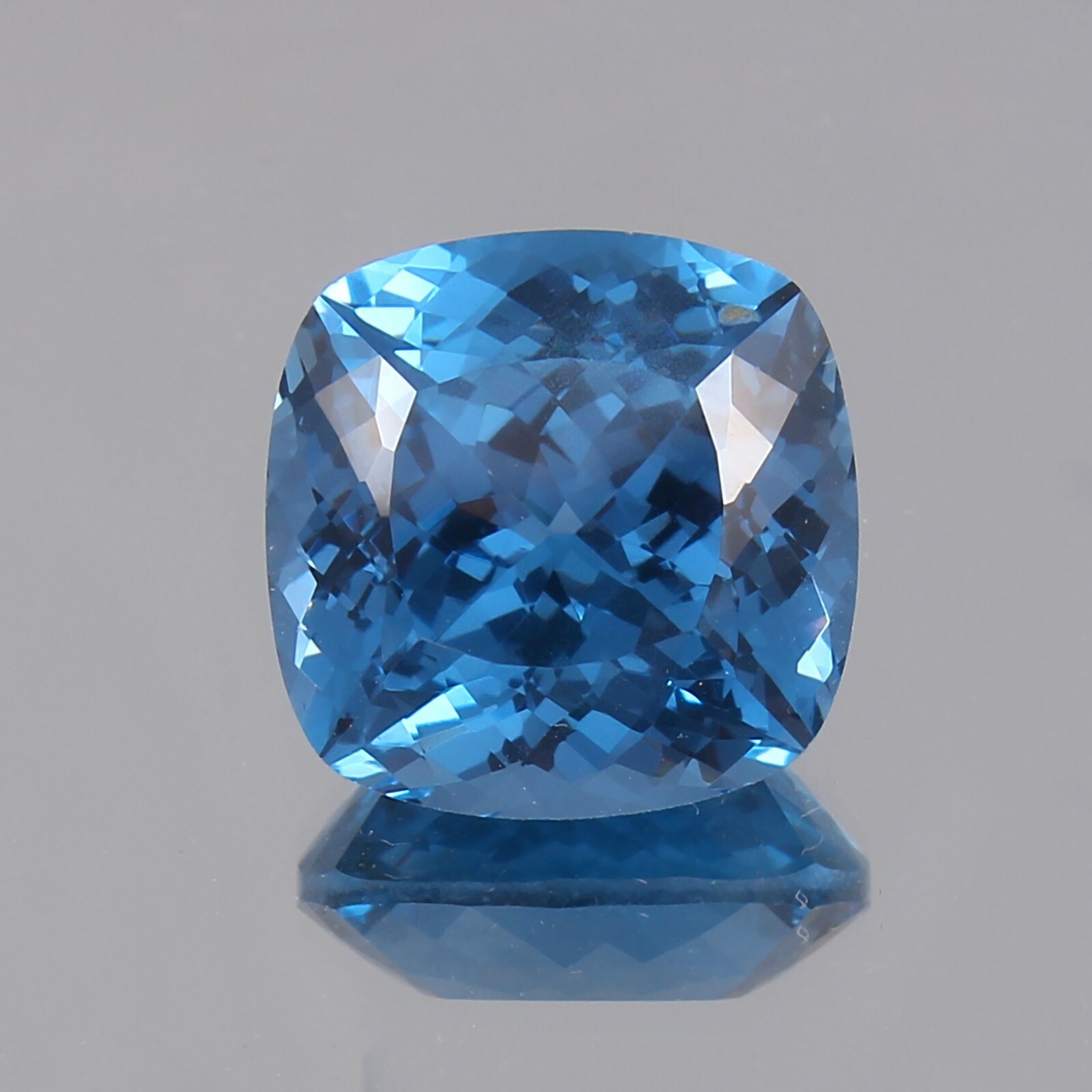 26.75 Ct Natural Flawless Blueish Aquamarine Cushion Loose Cut Gemstone 18×18 mm