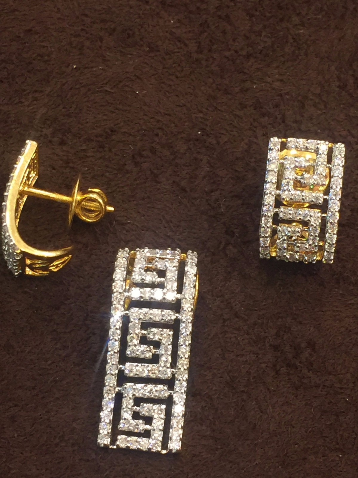 Pave 1.90 Cts Round Brilliant Cut Diamonds Pendant Earrings Set In 585 14K Gold