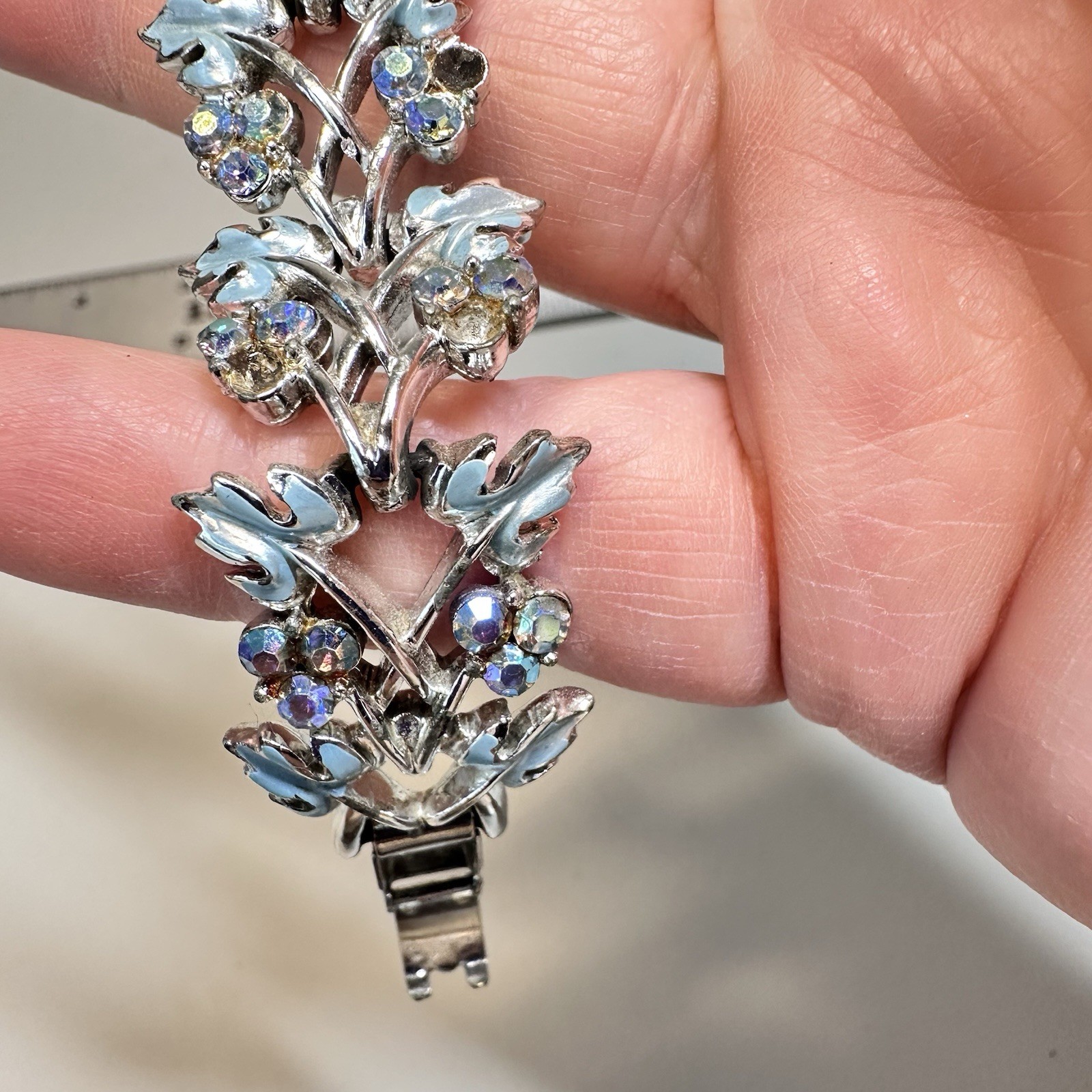 Vtg Coro Silvertone Dinner Bracelet Blue enamel Leaves & Aurora Borealis Berries