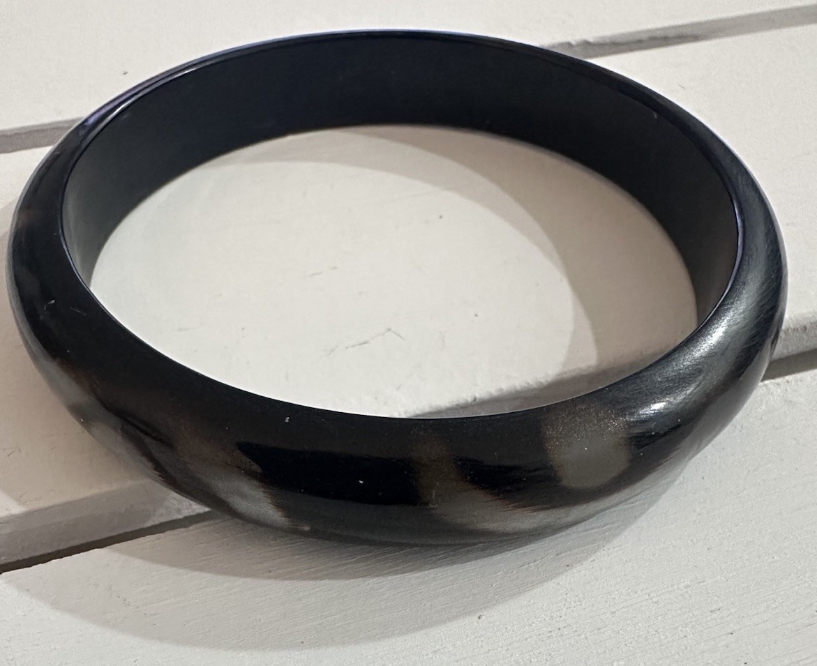 Vintage Bakelite Art Deco Black and Cream Pattern Bangle Bracelet