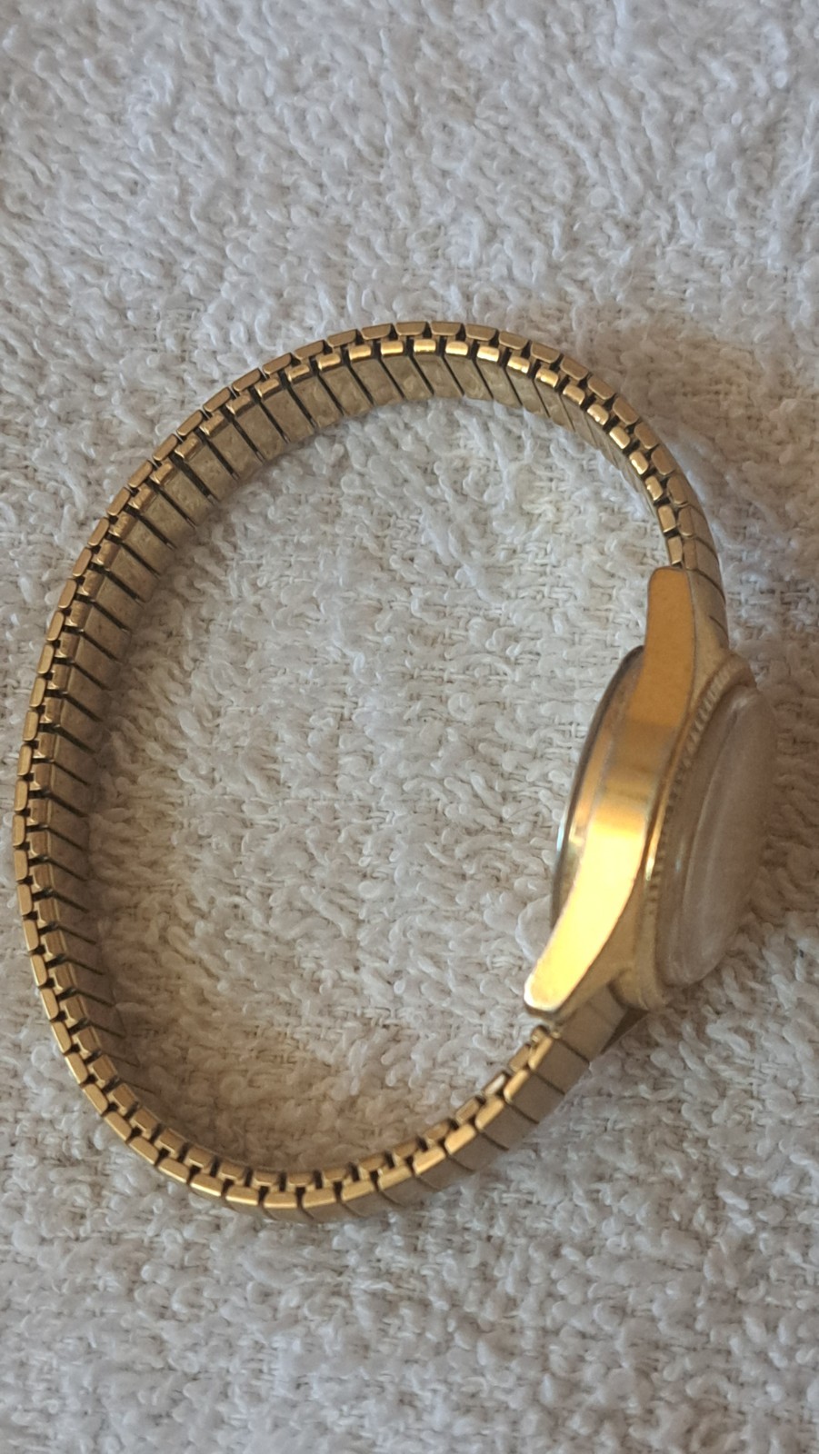 Vintage Timex Ladies Mechanical Watch Gold Tone Fluted Bezel Date Running 1970s