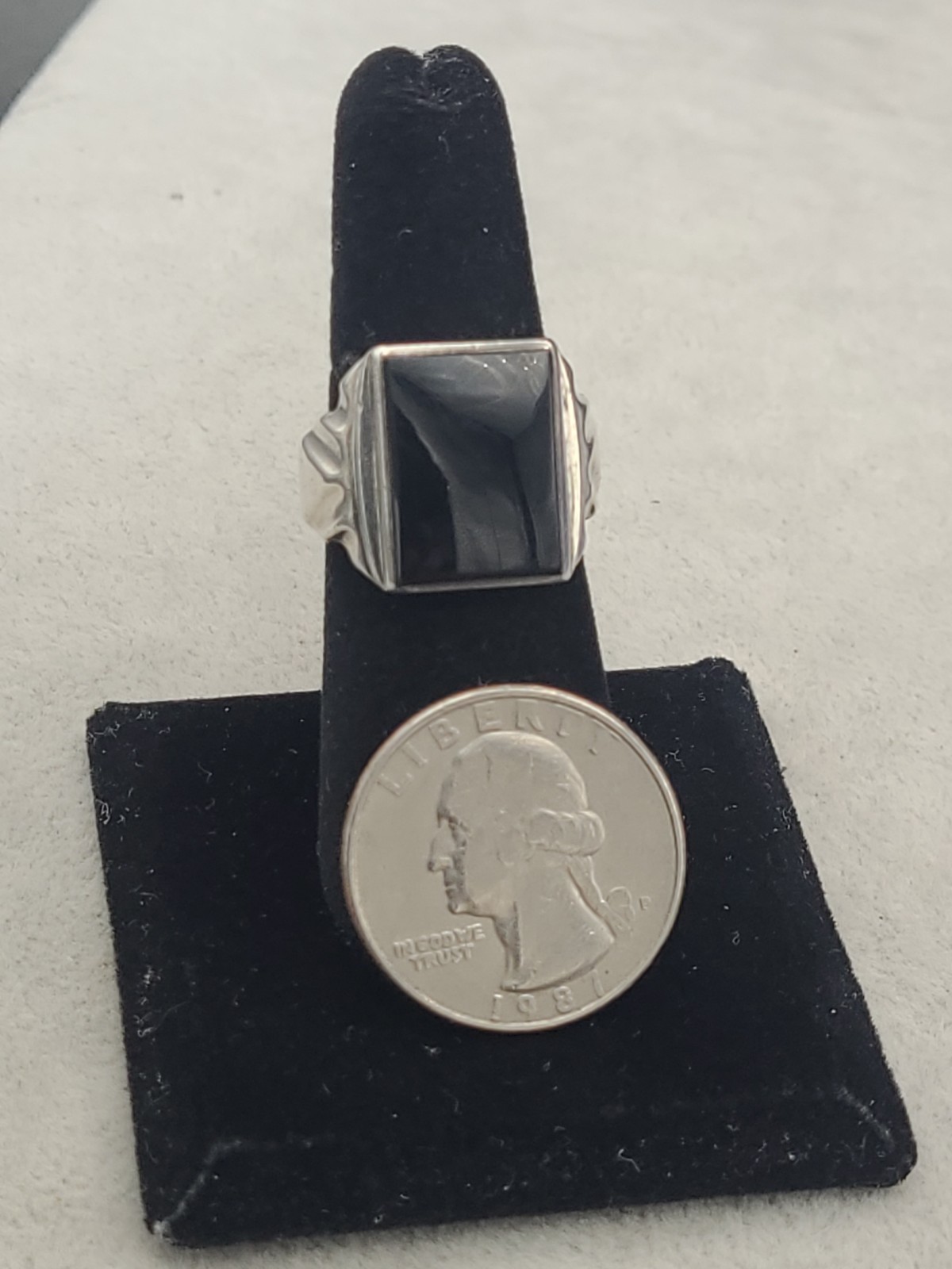 Vintage 9.5 Grams BLACK ONYX RING set in STERLING SILVER Size 7