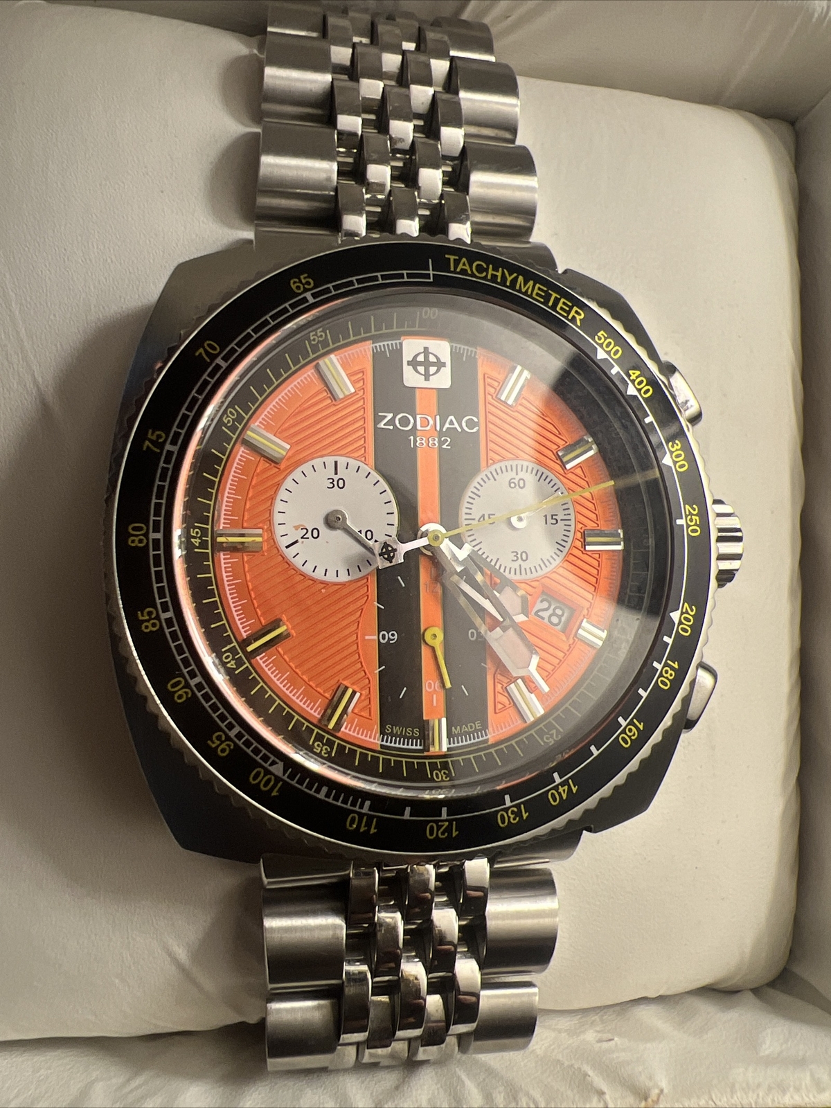 ZODIAC SHELBY CORONOGRAPH V8 ORANGE SWISS WATCH with BOX 🤩 MINTY!