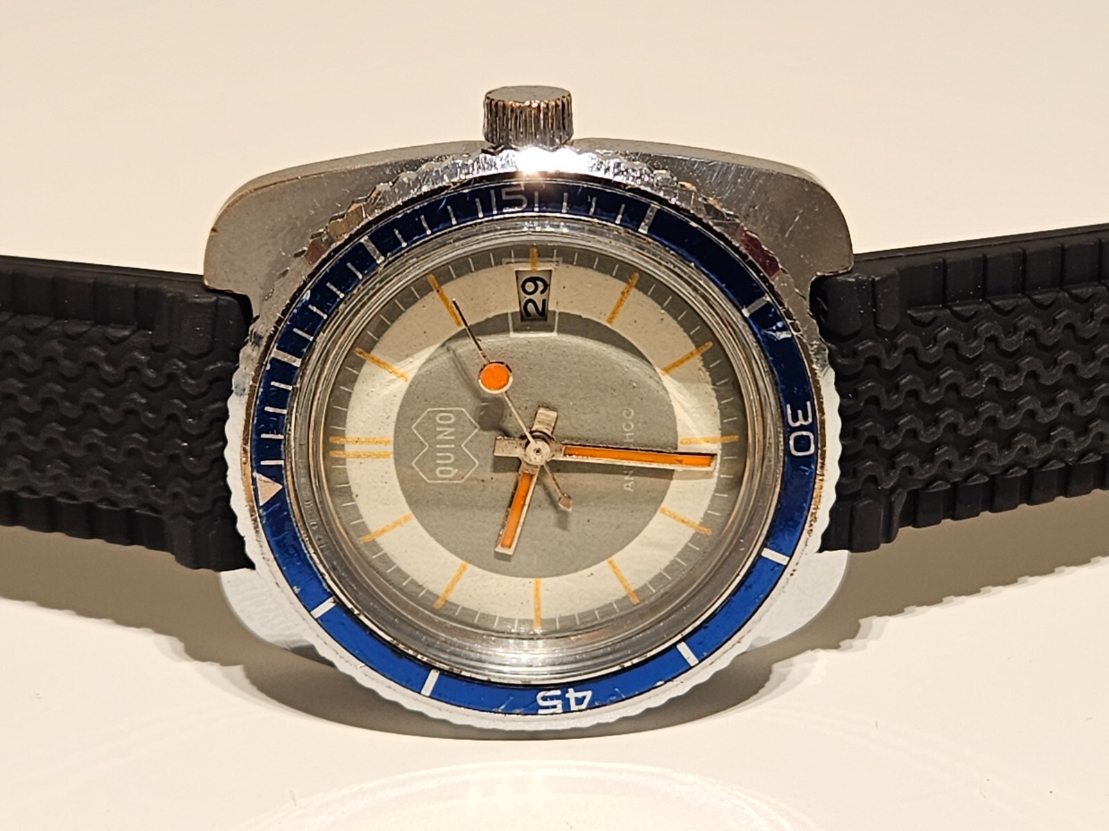 VINTAGE COLLECTIBLE SPORT DIVER STYLE FRANCE MECHANICAL MEN’S WATCH “QUINO” 17J.