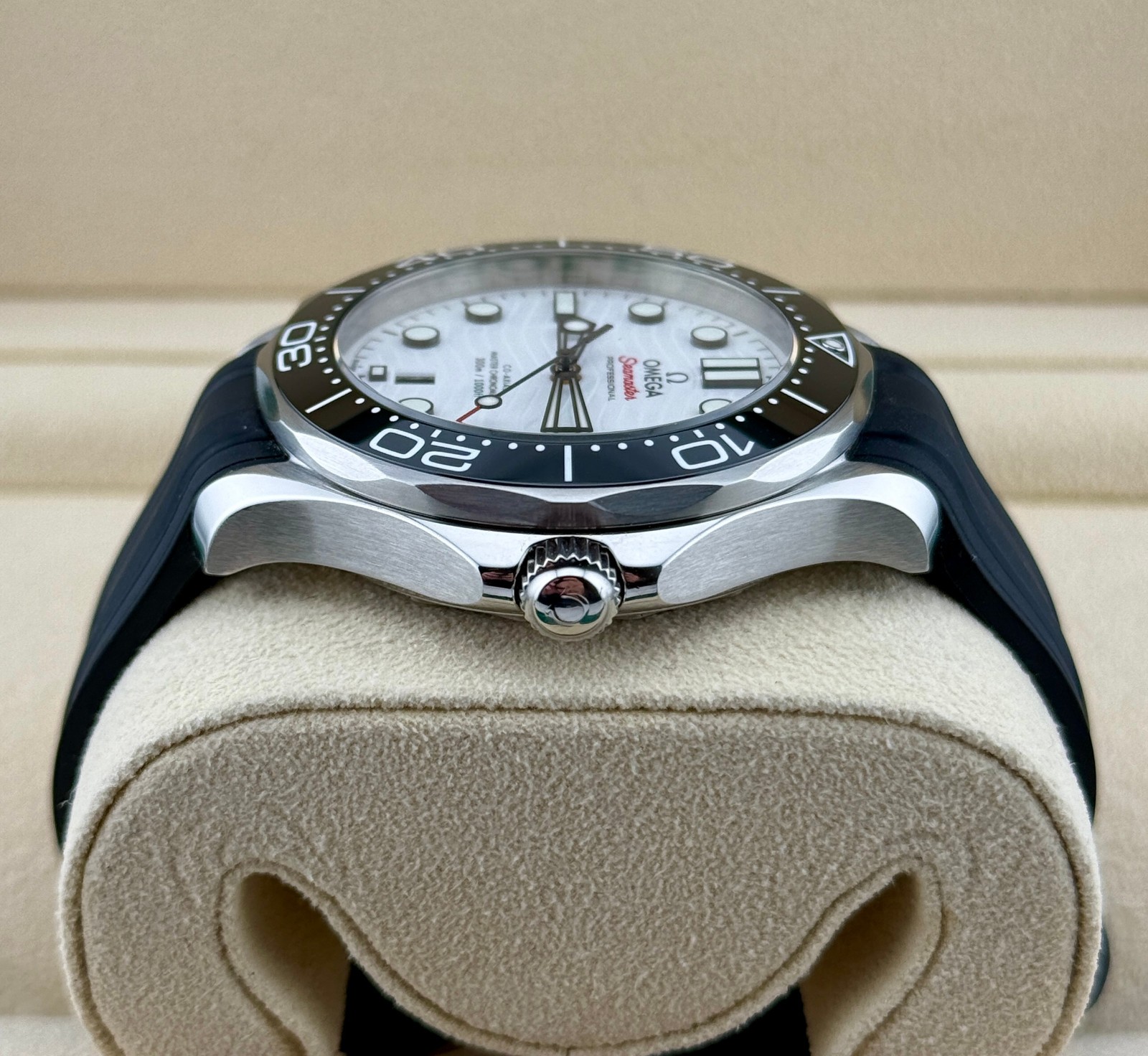 OMEGA Seamaster Diver 300M 210.32.42.20.04.001. 42mm. Full Set.