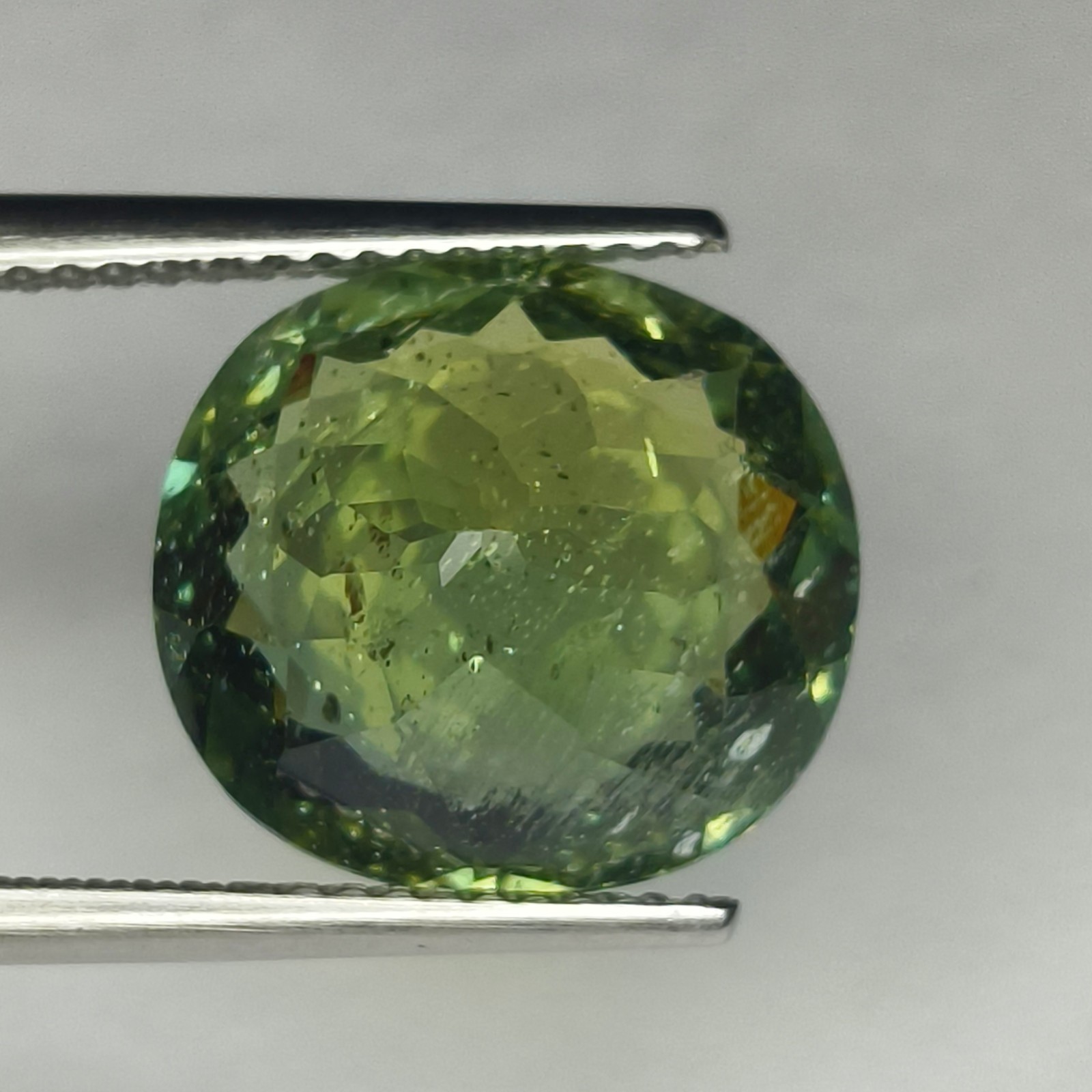 100% NATURAL 7.83Cts BEAUTIFUL SUPER GREEN APATITE