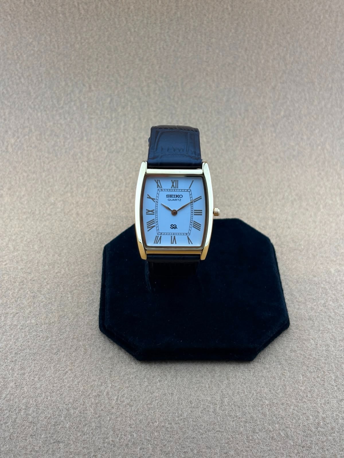 WHITE DIAL Vintage Seiko Slim Tonneau Tank Men’s Wristwatch-dark brown strap