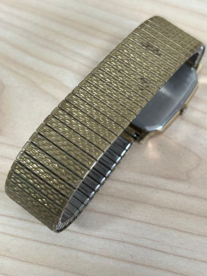 SEIKO quartz watch, nickel alloy case, gold color, working condition.