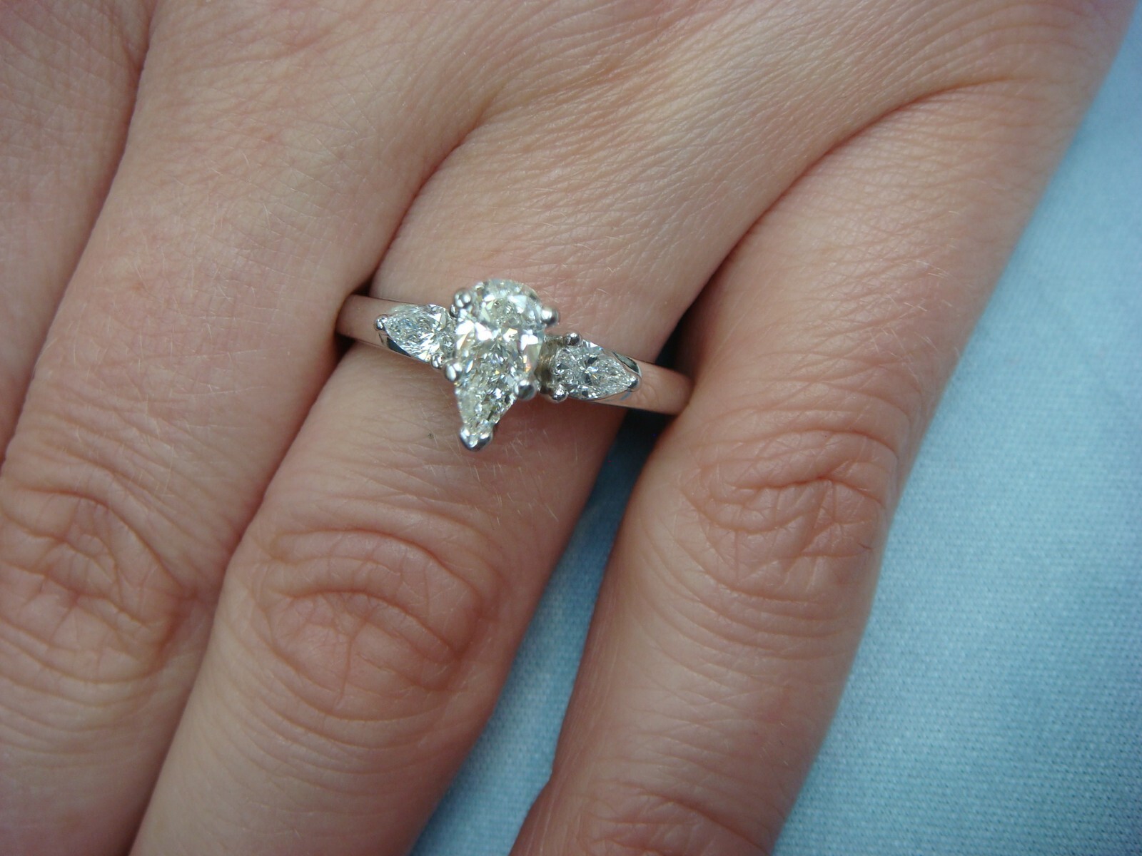 18 KT GOLD 0.70 CARAT T.W. PEAR SHAPE & 2 PEAR SHAPE IN SETTING GENUINE DIAMONDS