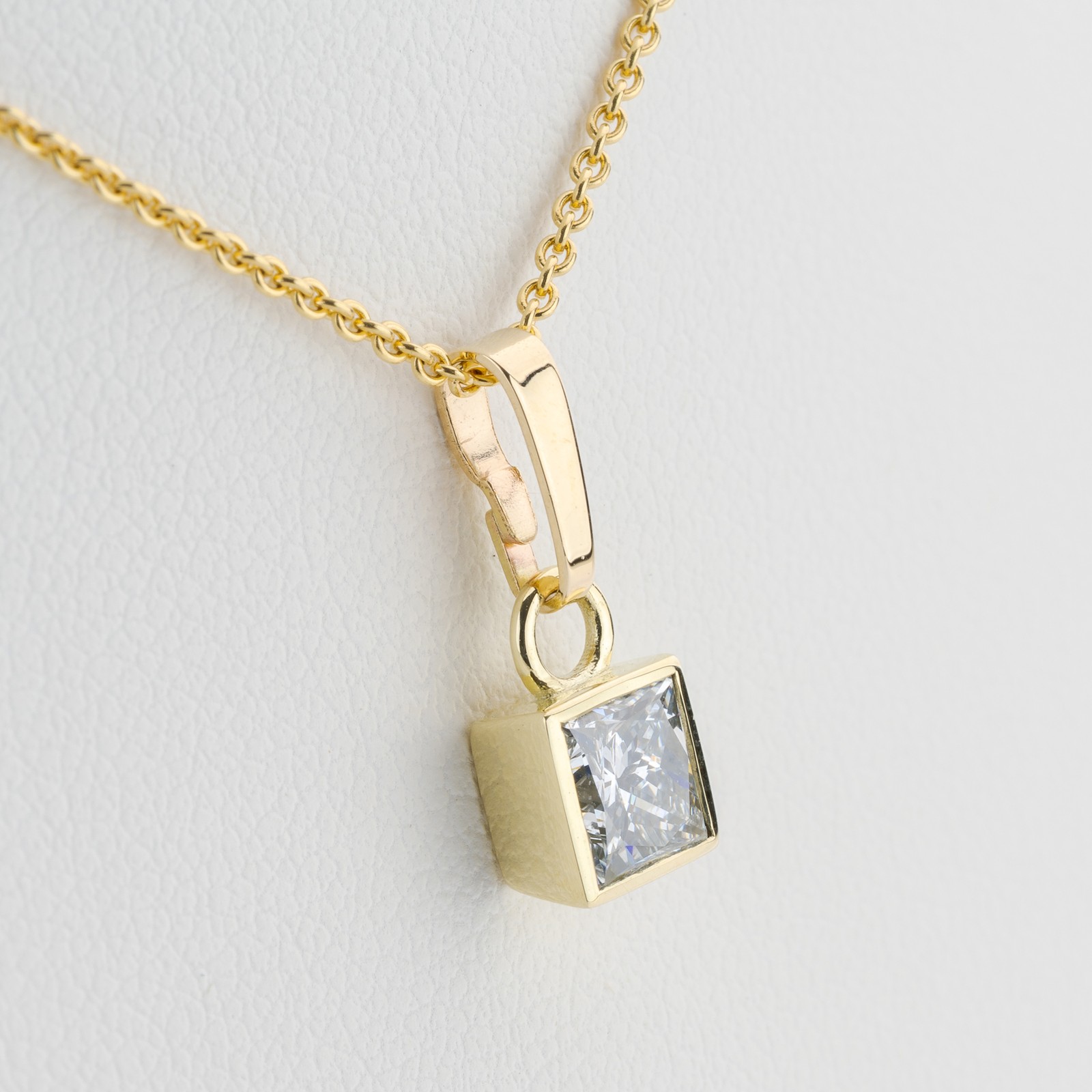 0.70 ct Diamond Pendant in 14K Yellow Gold