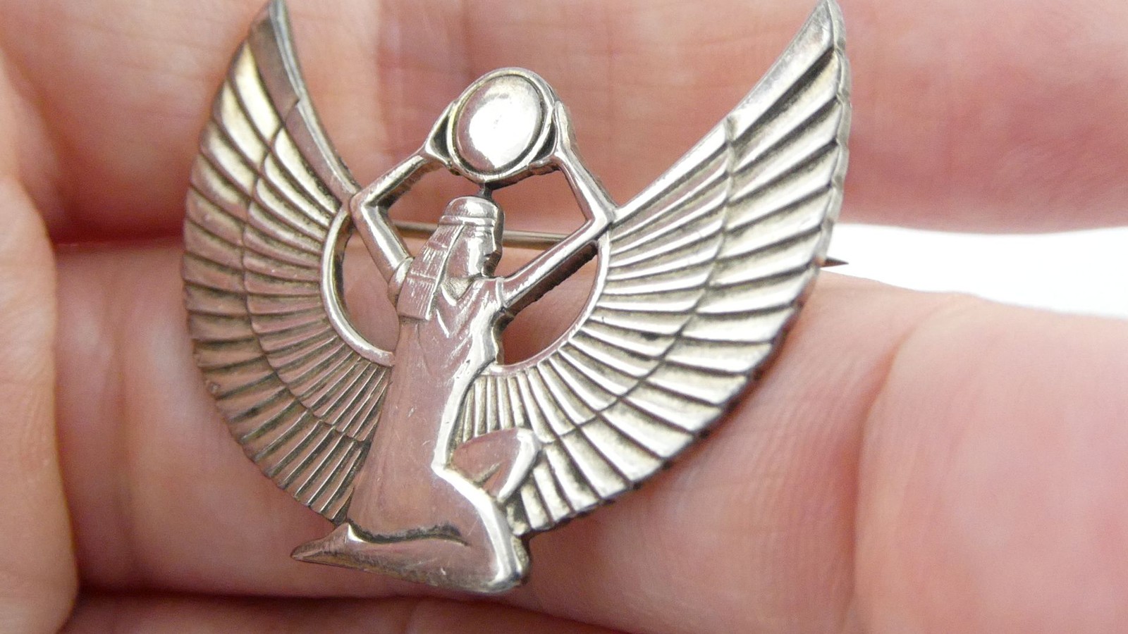 Vintage Unmarked Sterling Silver Egyptian Revival Isis Pin Brooch 5.6g 1 3/8 In