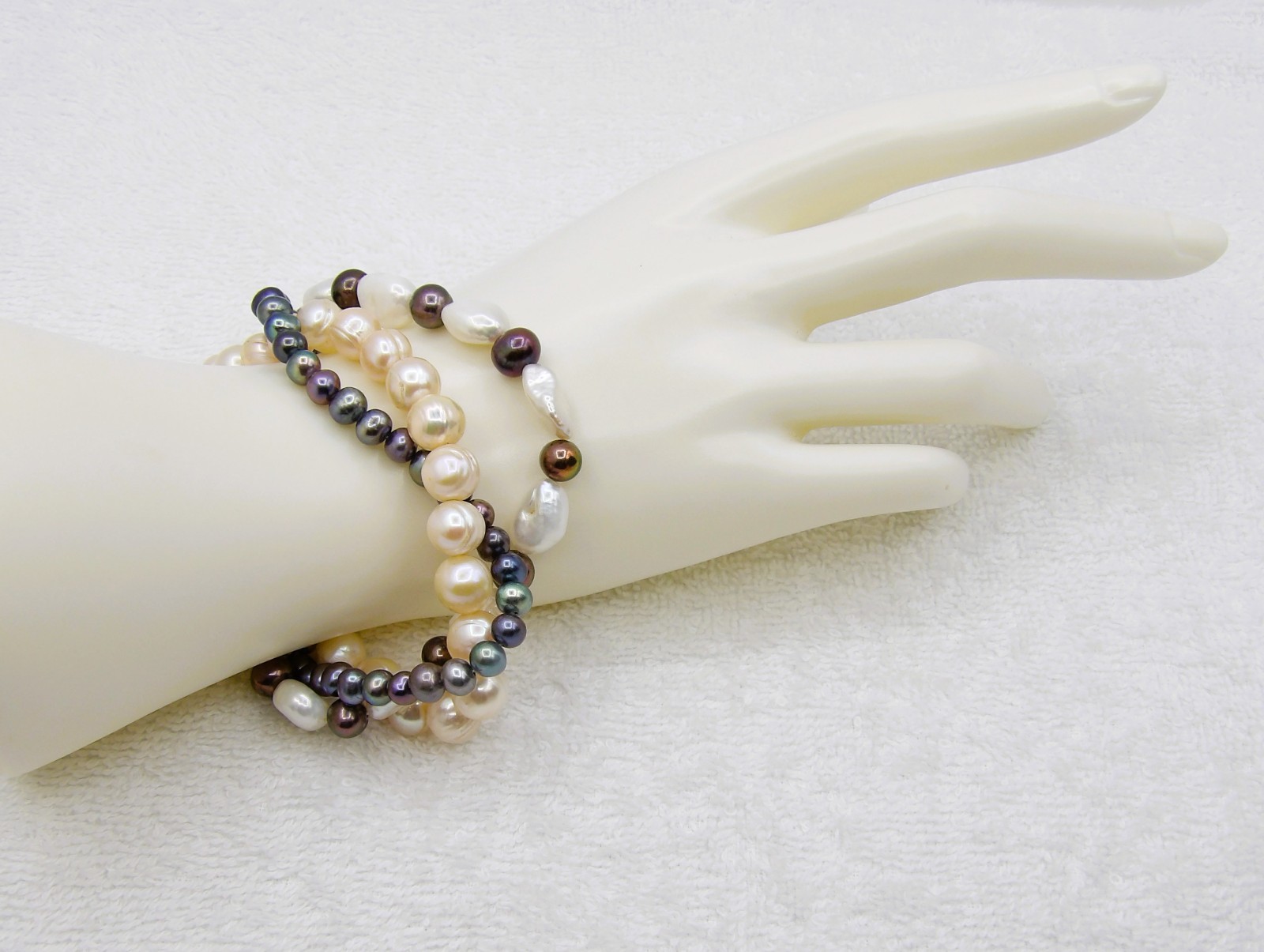 8 inches Long Quality Multicolor Genuine Freshwater Pearl Bracelet BRT82
