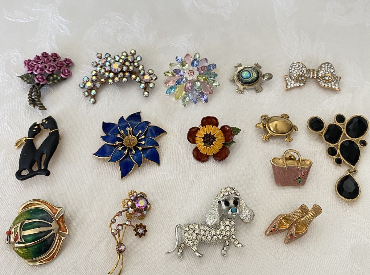 Vintage Lot Of 15 Brooches Some Signed